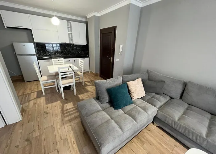 Armando * Golem (Tirana)