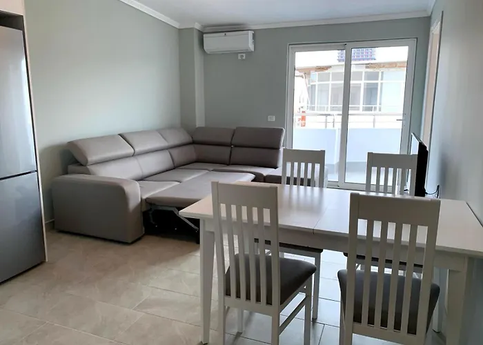 Armando * Golem (Tirana)