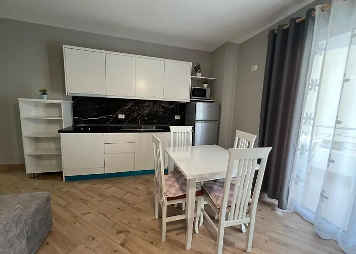 Armando * Golem (Tirana)