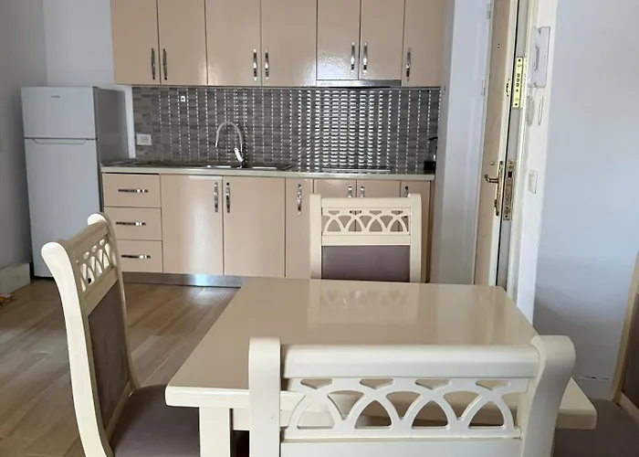 Armando * Golem (Tirana)